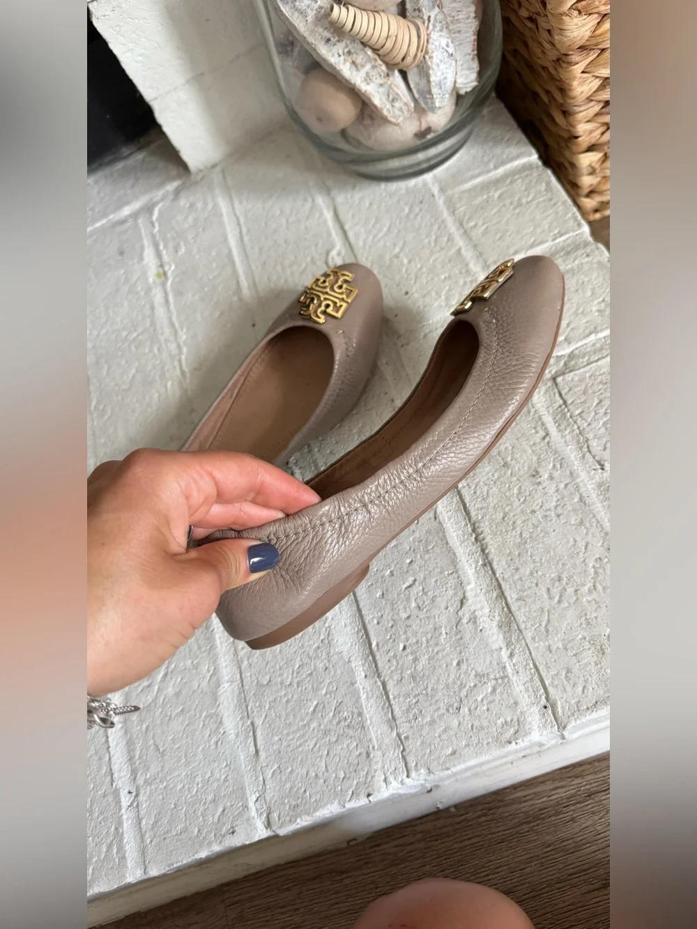 Tory Burch Reva Ballet Flats Women’s Size 7M Taupe Leather Gold Logo